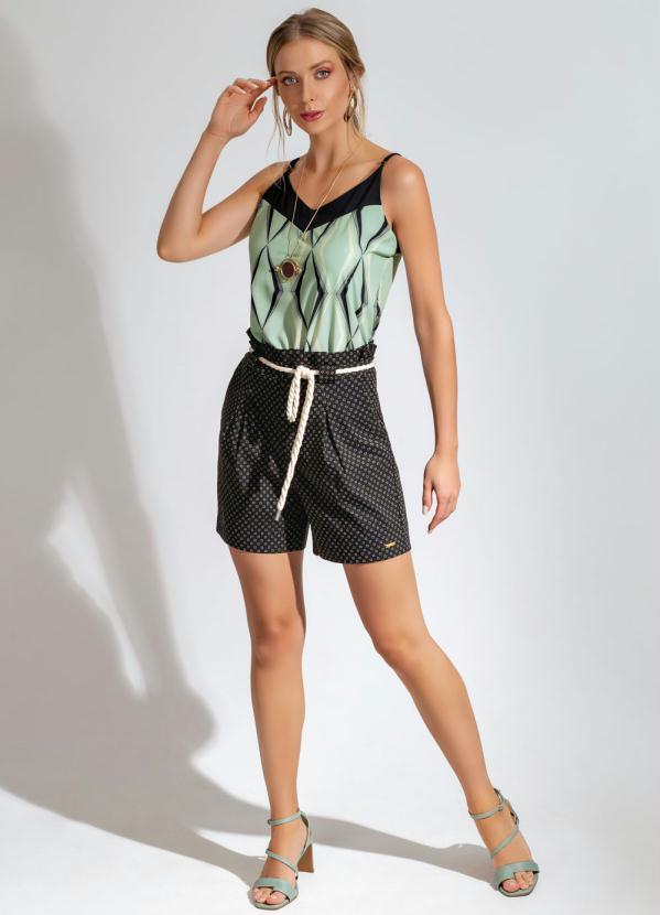 Blusa com Estampa Geométrica sem Manga Verde 
Blusa com Estampa Geométrica sem Manga Verde