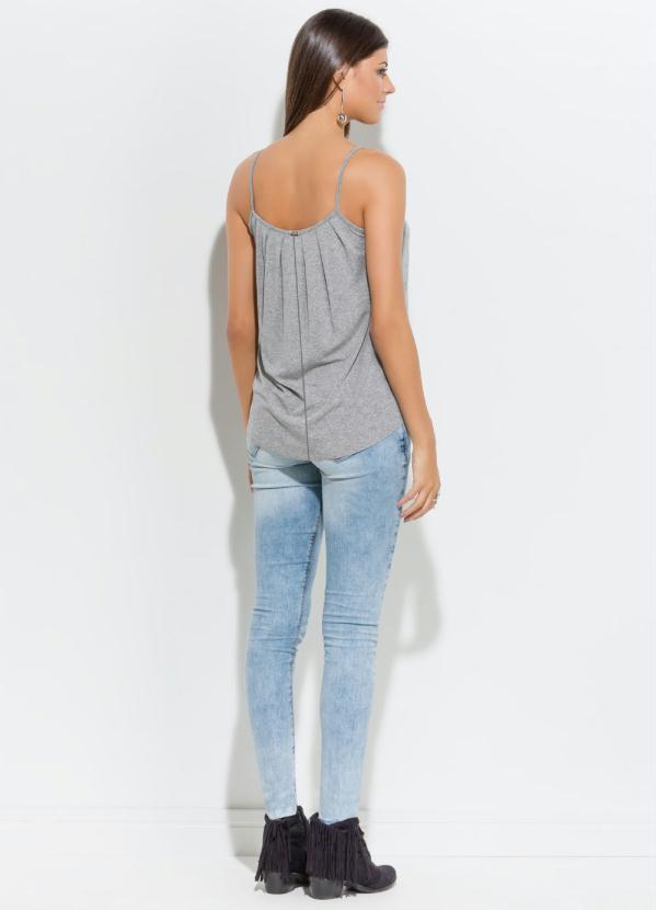 Blusa de Alça Cinza
Blusa de Alça Cinza