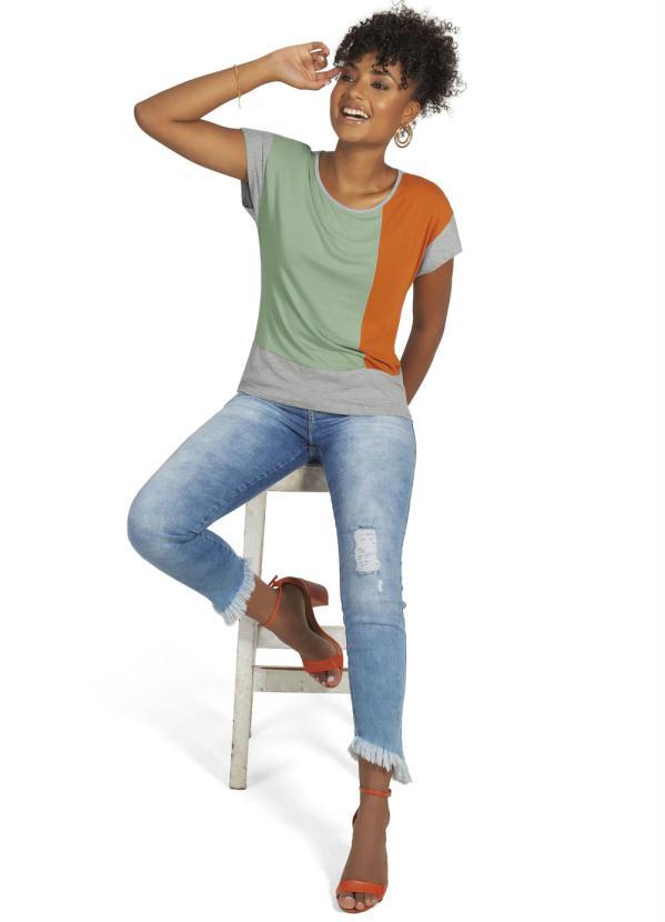 Blusa Feminina Manga Curta Verde
Blusa Feminina Manga Curta Verde