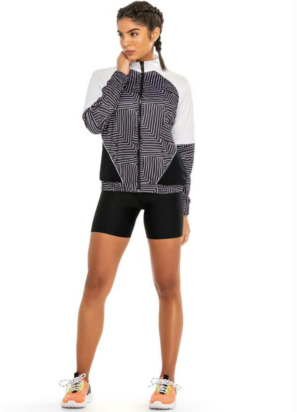 Shorts Preto com Bolso
Shorts Preto com Bolso