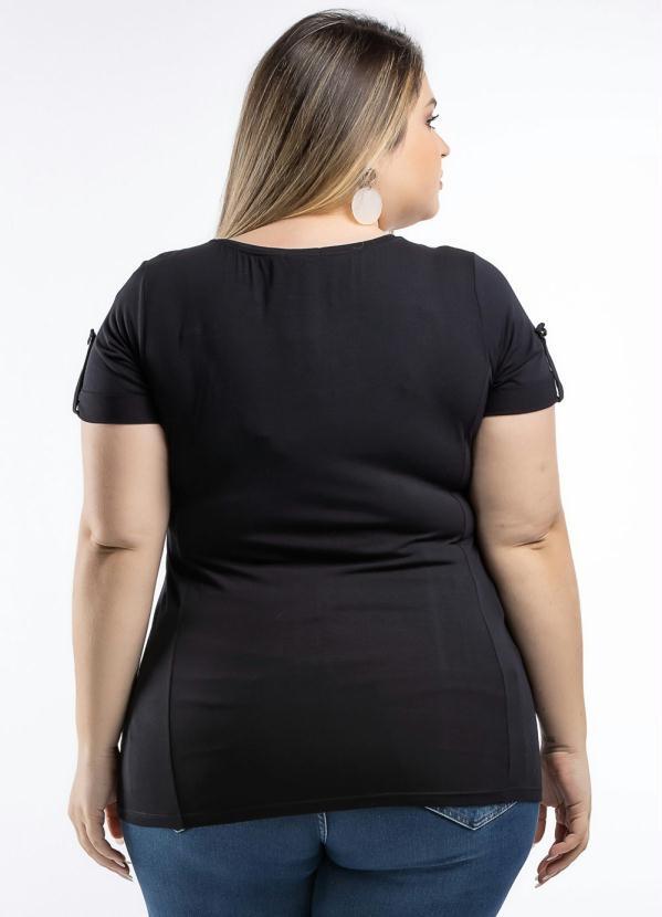 Blusa com Detalhe de Botão na Manga Preto 
Blusa com Detalhe de Botão na Manga Preto
