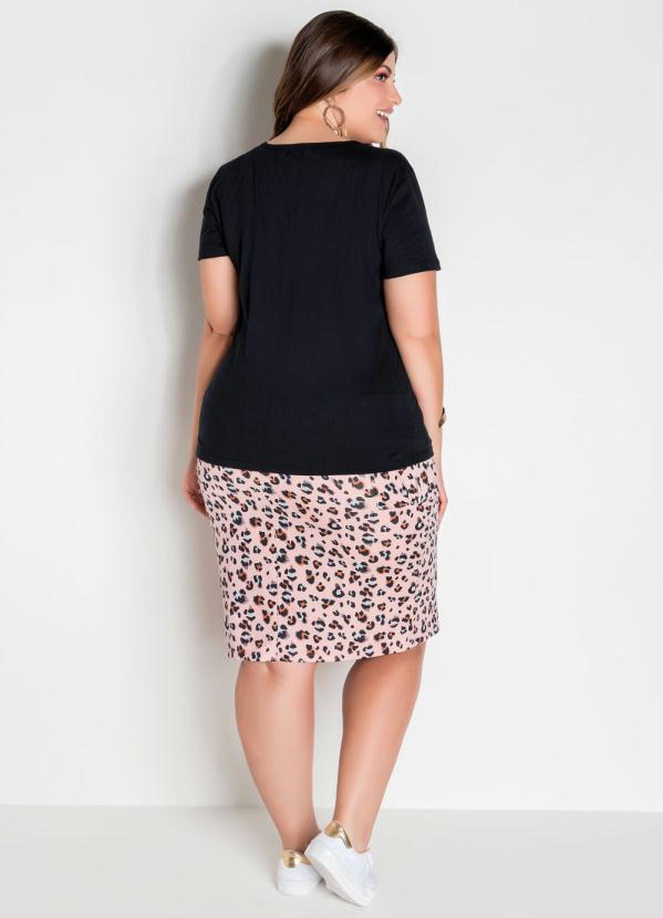T-Shirt Preta com Estampa Frontal Plus Size, Preto
T-Shirt Preta com Estampa Frontal Plus Size, Preto
