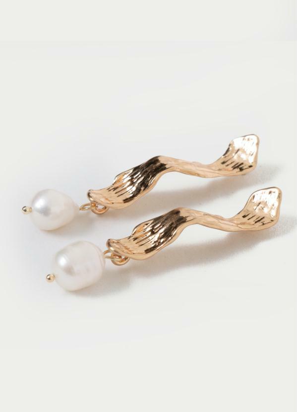 

Brinco Médio Dourado com Pérolas