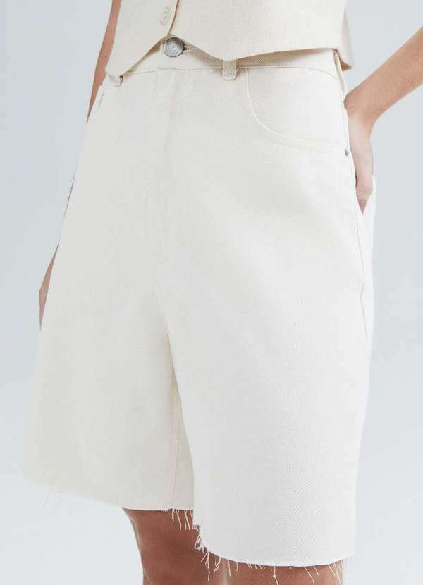 Vista 2 Bermuda Feminina Cintura Media em Sarja Branco Hering Hering