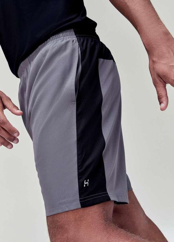 Bermuda Esportiva Masculina com Recortes Cinza
