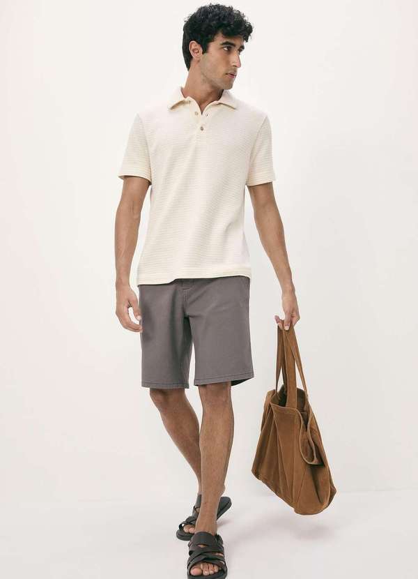 Vista 2 Bermuda Masculina Chino em Sarja Peletizada Cinza Hering Hering