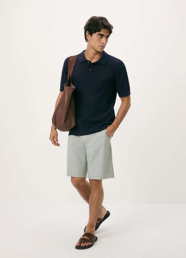 Vista 2 Bermuda Masculina Chino em Sarja Peletizada Azul Hering Hering