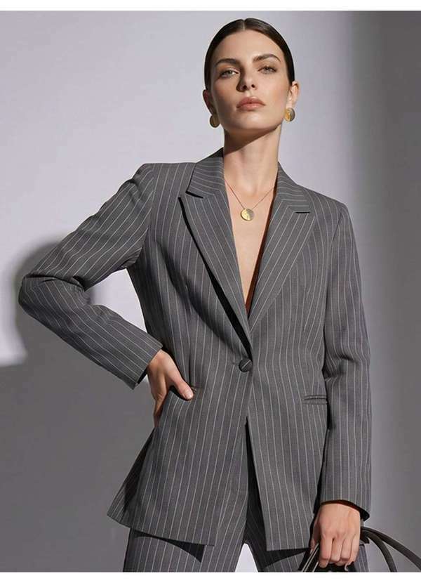Blazer Intermediário em Alfaiataria Risca de Giz Eliza