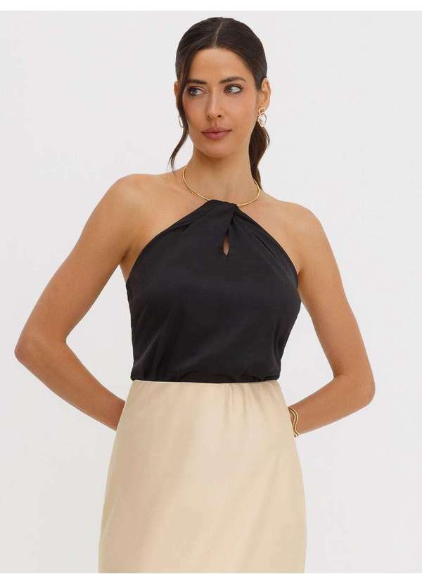 Blusa Cava Americana em Cetim Preto Mariane