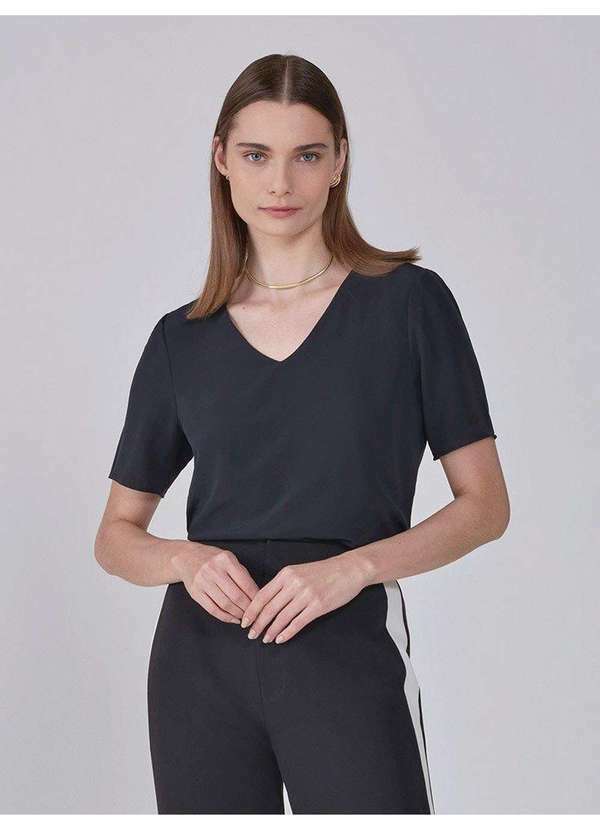 Blusa Feminina Preta de Manga Curta Nilda