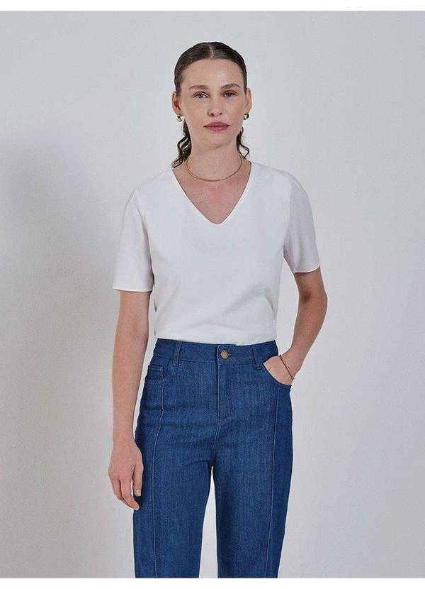 Blusa Feminina Off White de Manga Curta Nubia