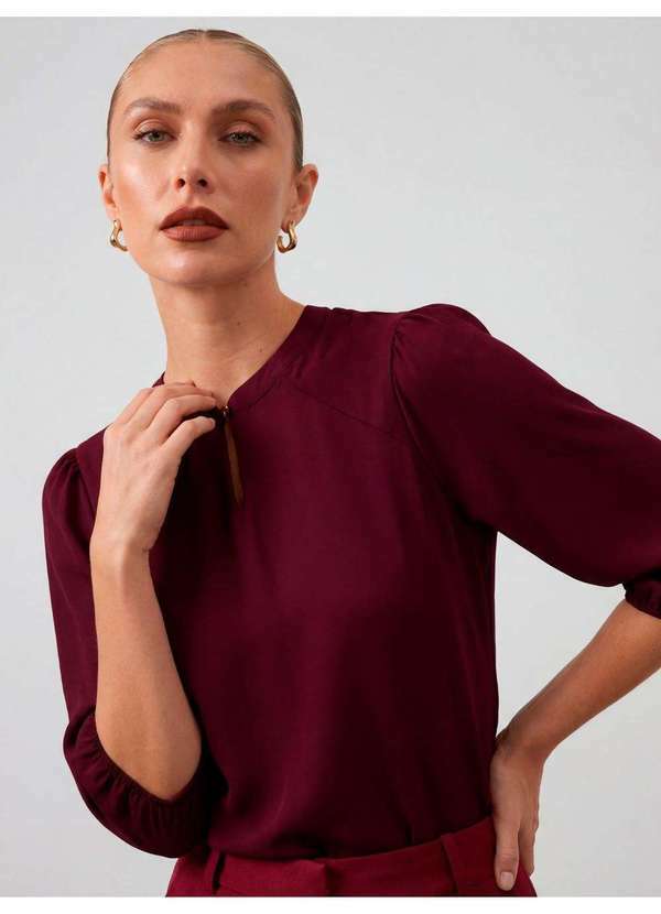 Blusa Manga 7/8 em Crepe Vermelho Bordô Cirlane