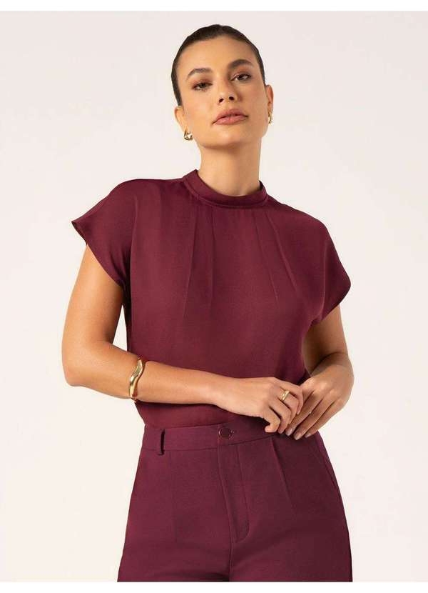 Blusa com Ombros Deslocados de Crepe Vinho Analu