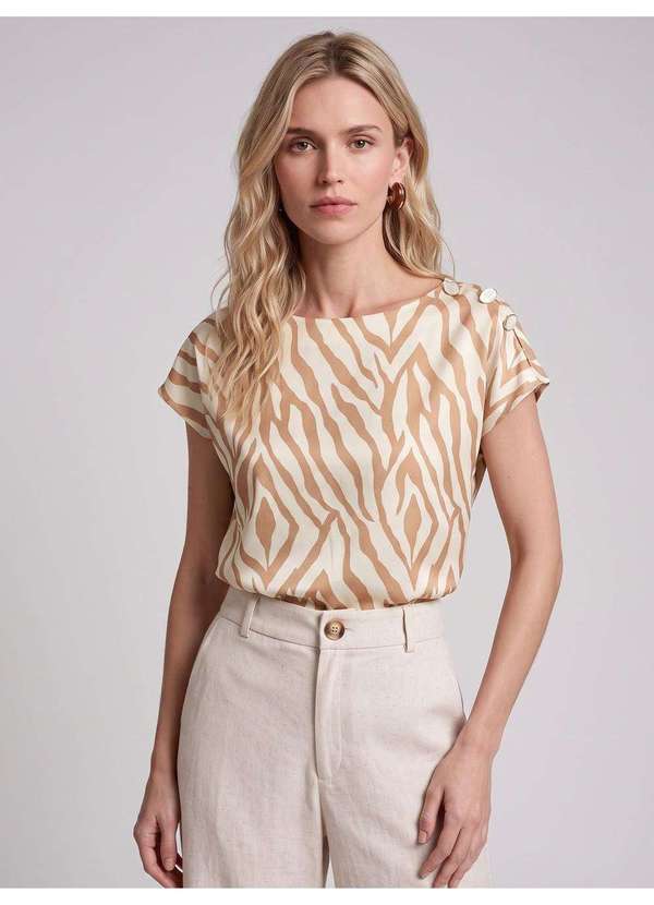 Blusa em Viscose com Botões Estampa Savana Iryna
