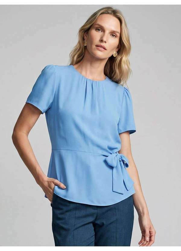 Blusa Manga Curta com Amarração na Cintura Azul Claro Graça