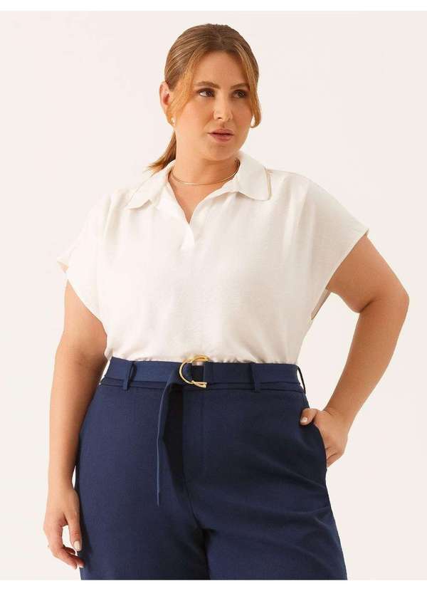 Blusa Manga Curta Decote V em Viscose Plus Size Off White Soraya