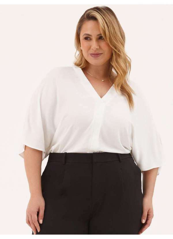 Blusa Manga Curta em Viscose Plus Size Off White Floribel
