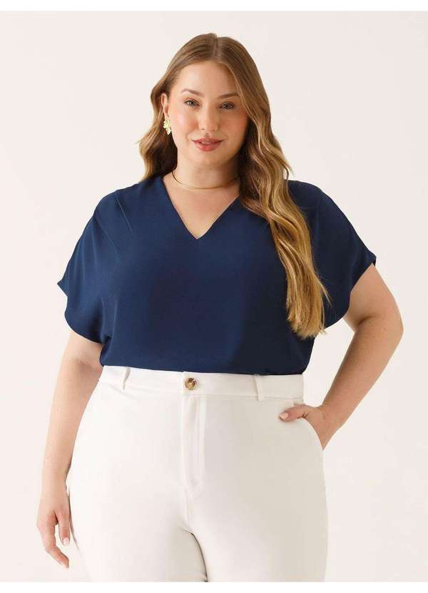 Blusa Ombros Deslocados em Crepe Plus Size Marinho Lenira