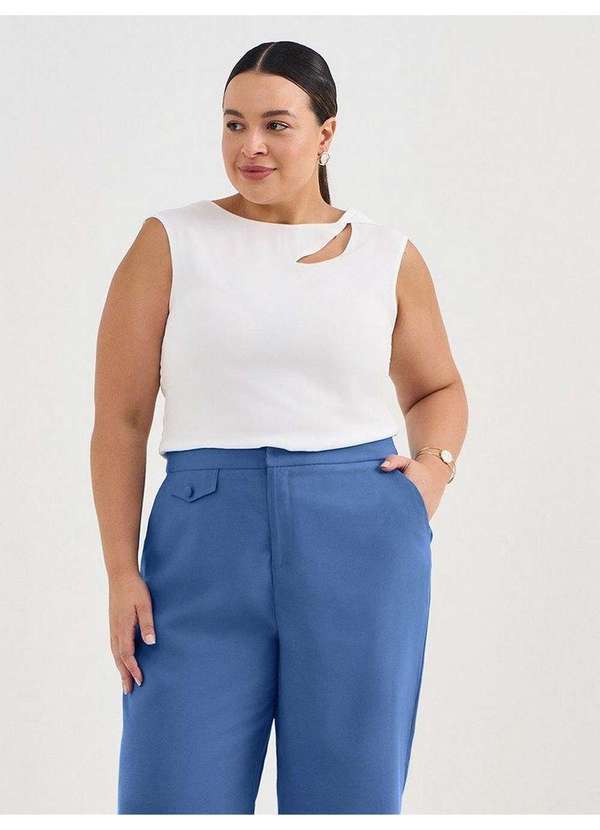 Blusa sem Manga de Crepe Plus Size Off White Ione