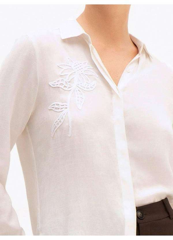 Camisa Comfy em Viscose com Bordado Floral Off White Gisandra