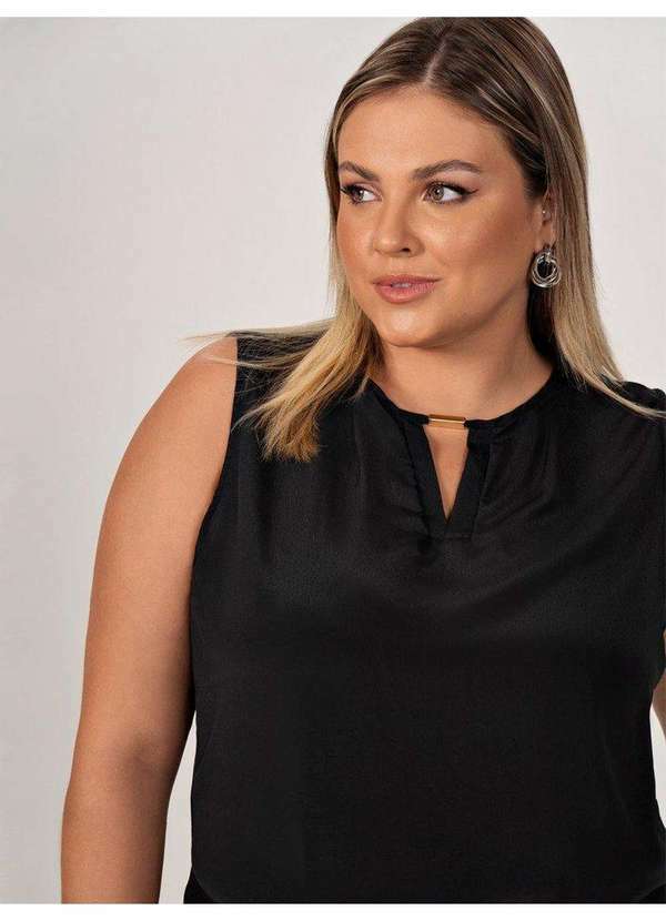 Regata Feminina Preta com Decote V Kaone