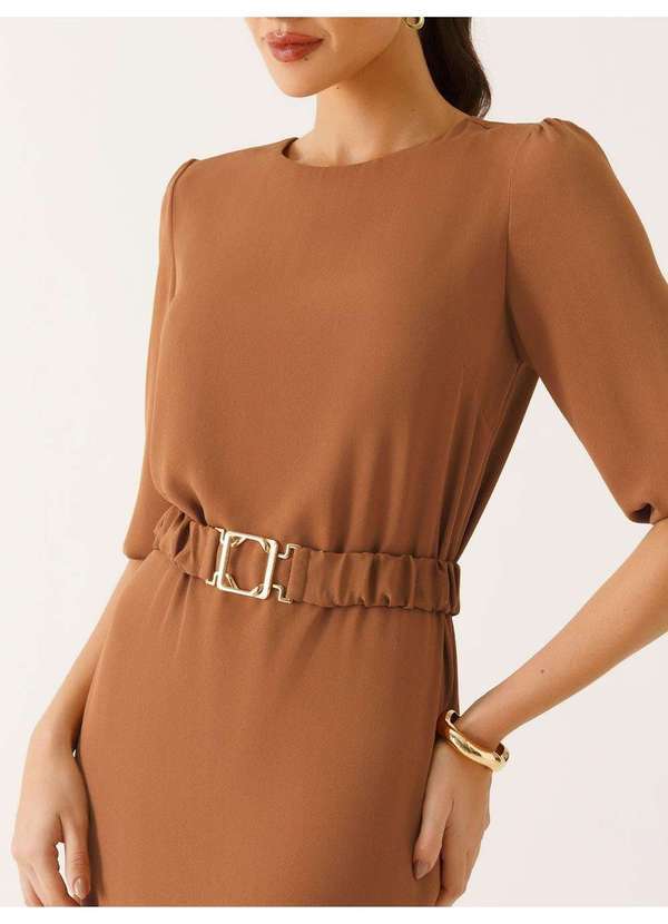 Vestido com Cinto e Fivela Dourada Marrom Vilmara