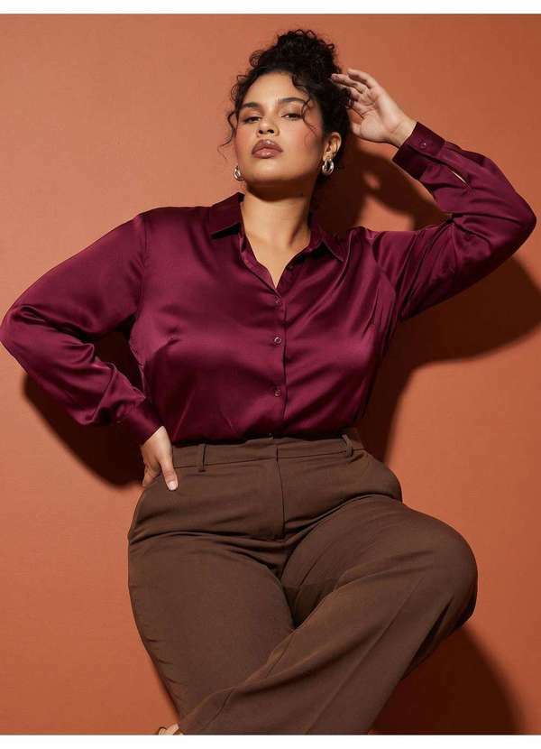 Camisa Super Comfy em Cetim Plus Size Vinho Benedita