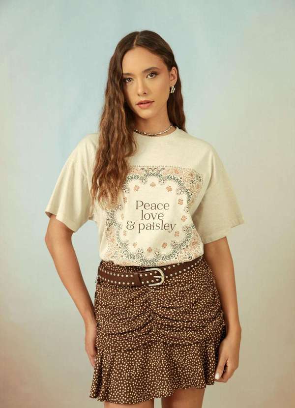 T-Shirt Oversized em Meia Malha Estonada Paisley Bege
