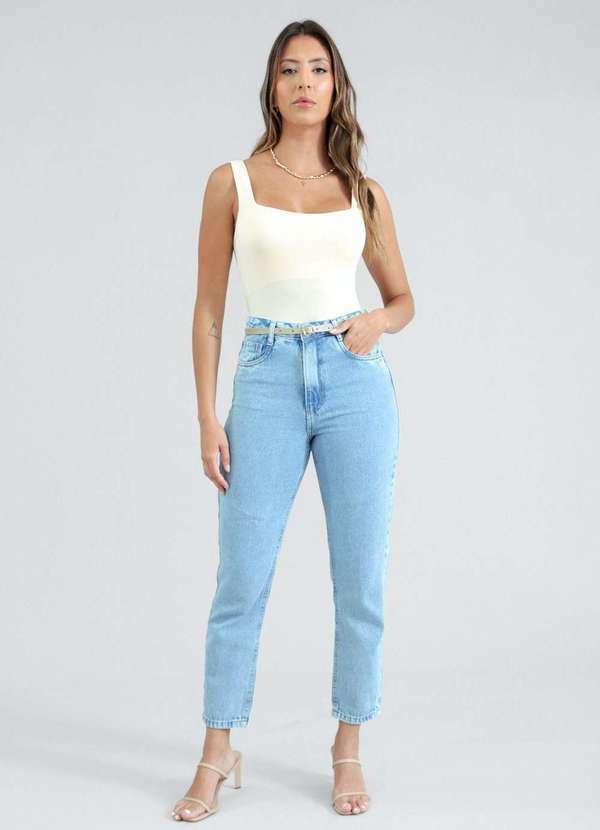 Calca Jeans Mom com Cinto Azul