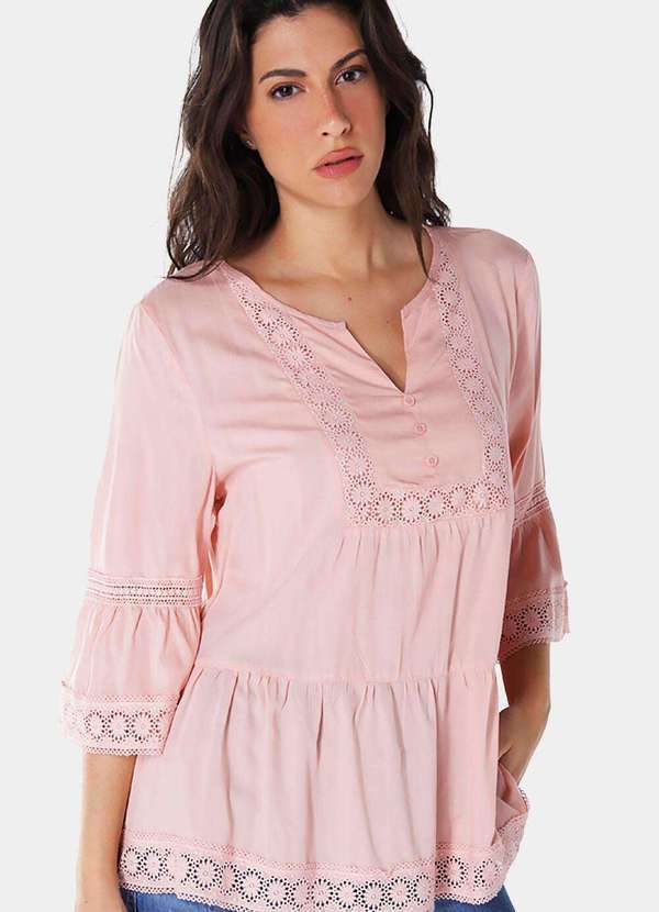 Blusa em Viscose Rosa Manga 3/4 com Renda Guipir - Rosa