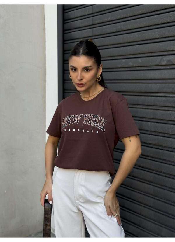Camiseta Feminina Marrom Escuro New York Animal Print - Marrom Escuro