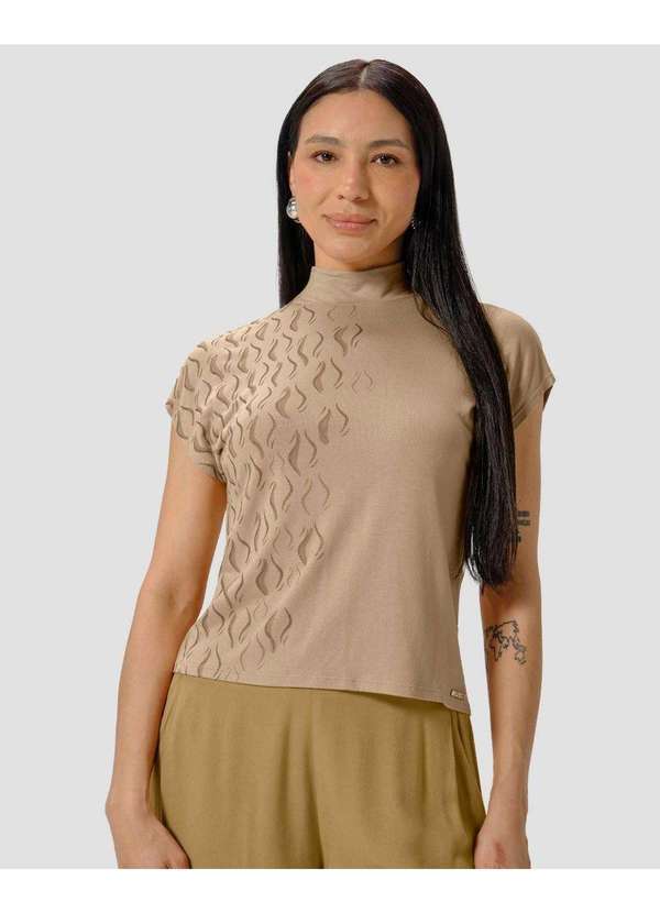 Blusa Feminina com Estampa Metalizada Gola Alta Bege