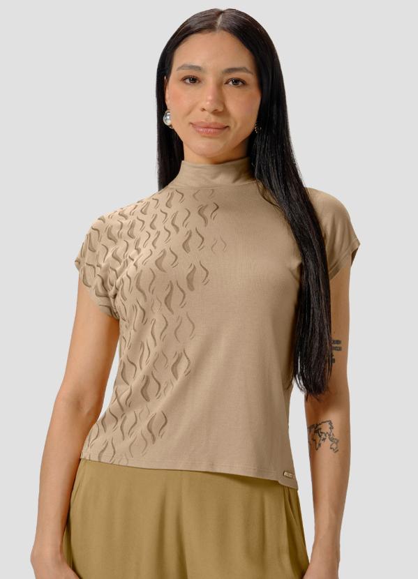 Blusa Feminina com Estampa Metalizada Gola Alta — foto 2
