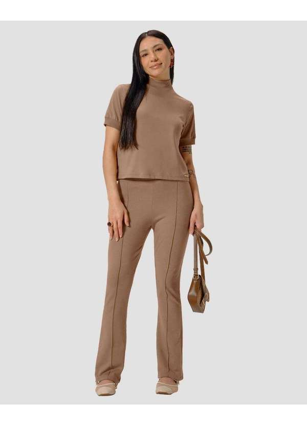 Blusa Feminina em Meia Malha com Gola Alta Marrom