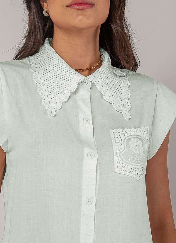 Vista 2 Blusa Alfaiataria com Gola em Renda e Bolso Decorado Verde