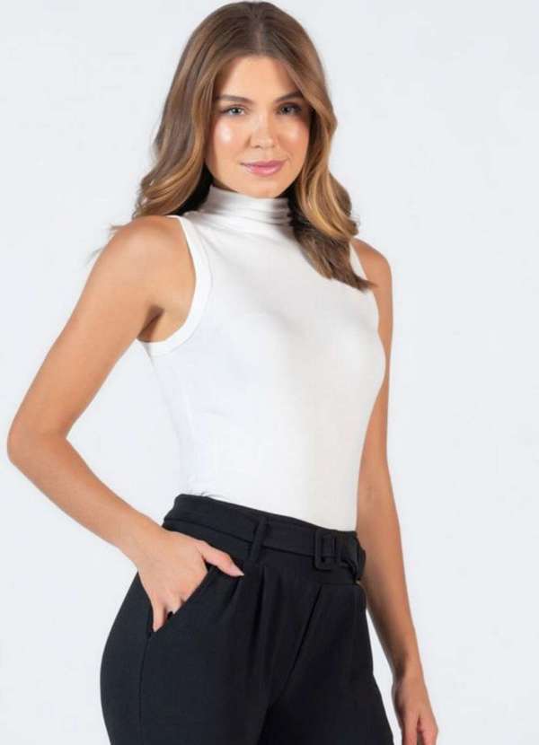 Blusa Regata em Viscose Gola Alta Off White