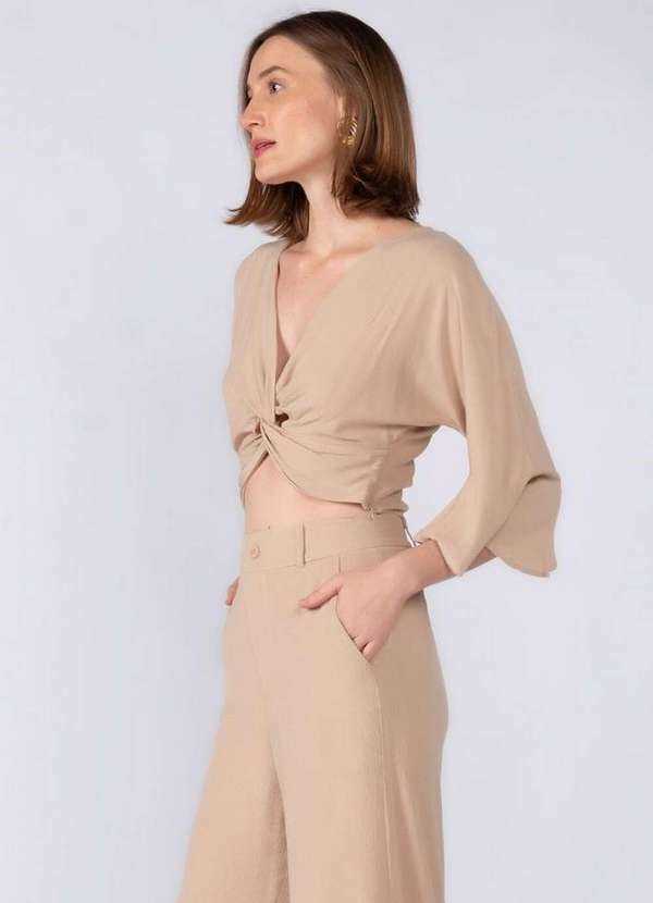 Cropped em Viscose Manga Flare Bege