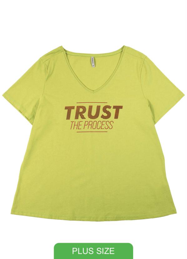 T-Shirt com Decote V Verde