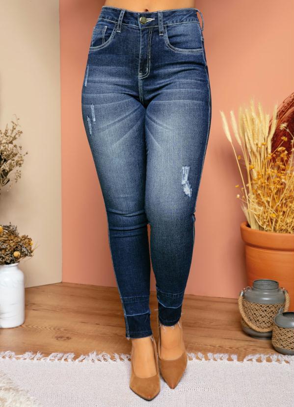 Calça Jeans Skinny com Desfiado na Barra