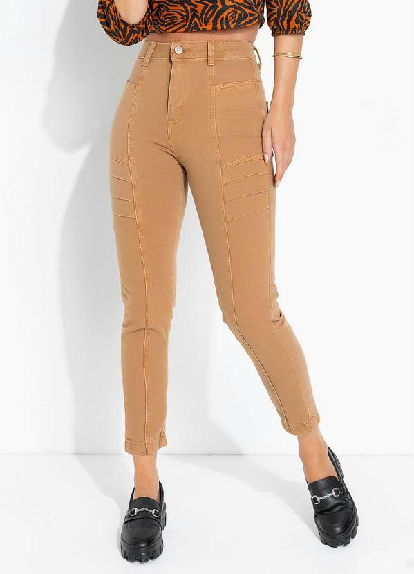 Calça Cáqui Mom Jeans com Drapeado Sawary