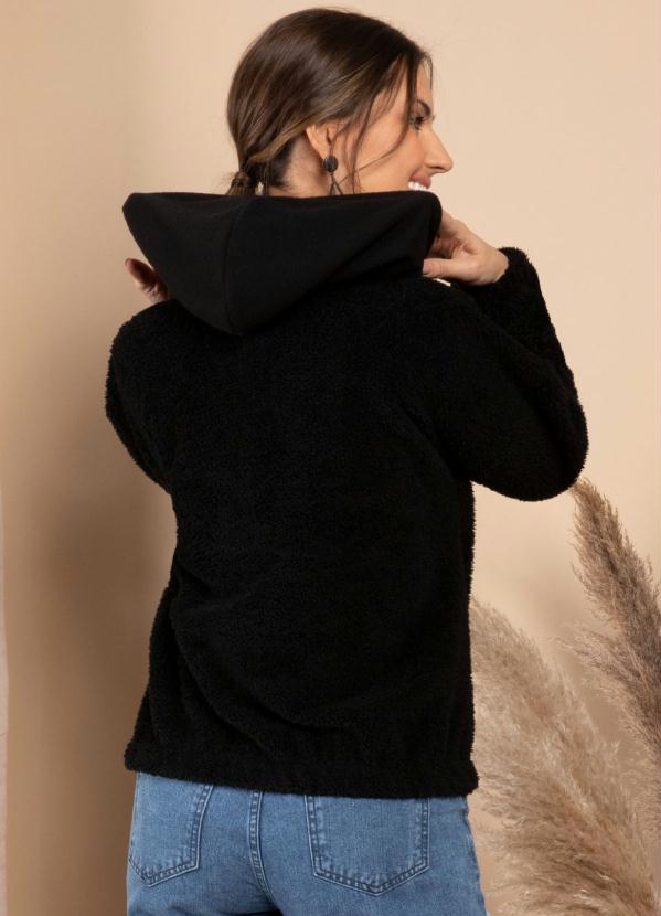 

Casaco Preto com Capuz e Bolso Frontal