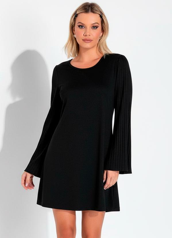 Vestido Preto com Mangas Plisadas