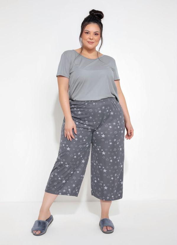 Pijama Plus Size Estrelas com Calça Capri