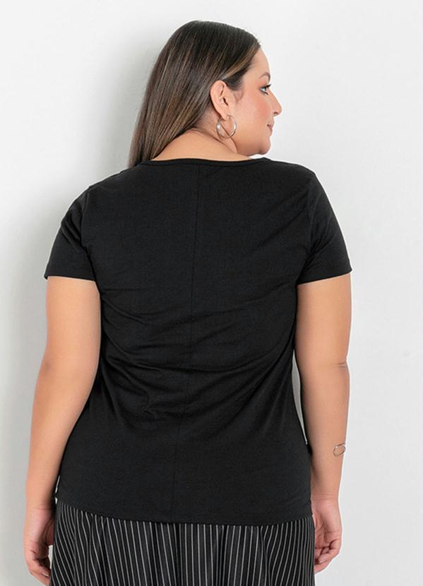 Blusa Preta com Estampa Frontal Plus Size