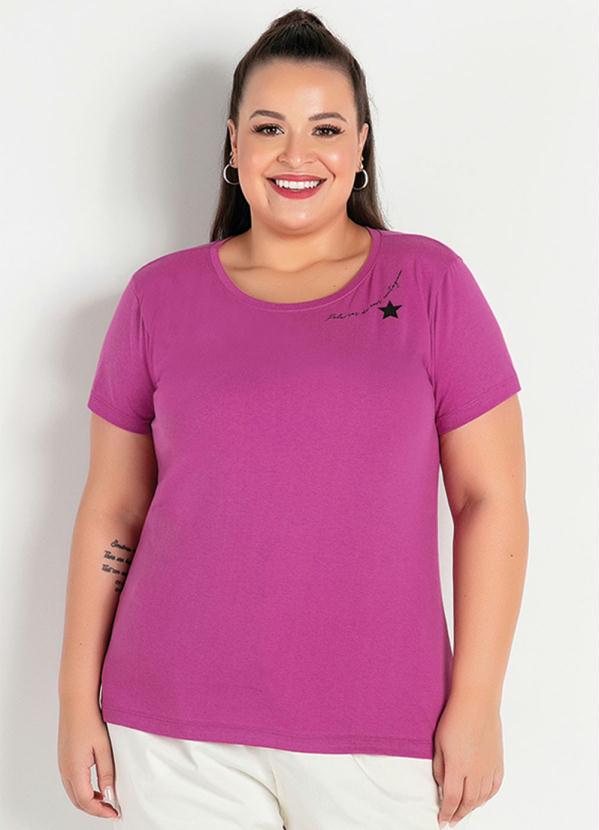 T-Shirt Pink com Estampa no Decote Plus Size