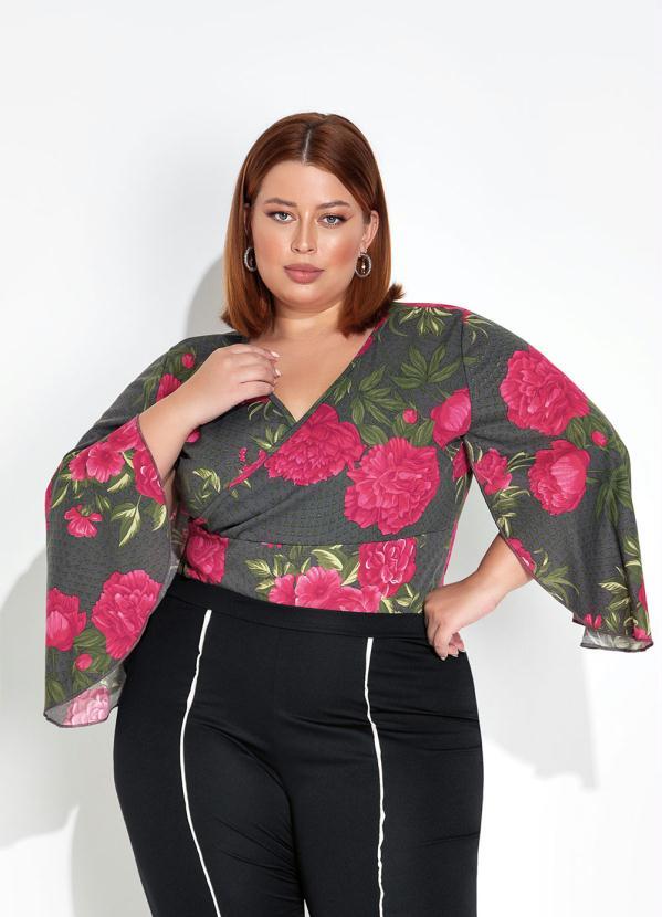 Body Floral Preto com Transpasse Plus Size