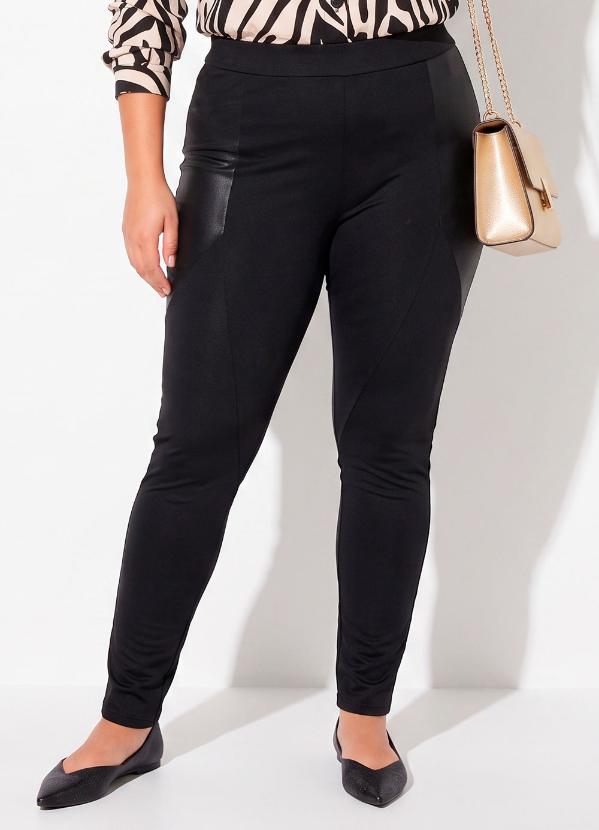 Calça Preta com Recortes em Cirrê Plus Size