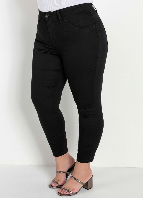 Calça Jeans Black com Bolsos Traseiros Plus Size