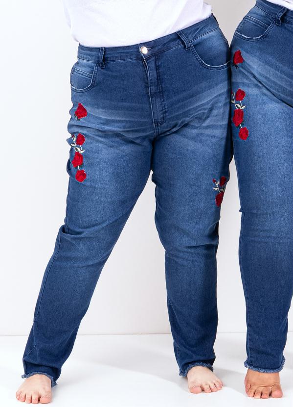 Calça Jeans com Bordado Plus Size