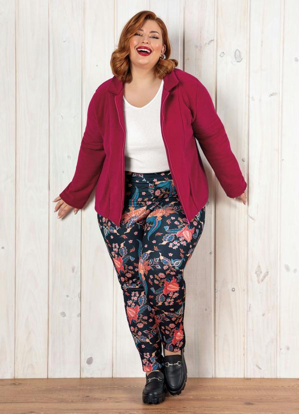 Casaco Cereja em Buclê Peluciado Plus Size